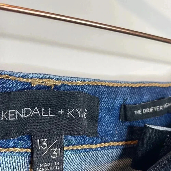 Kendall & Kylie Denim Shorts - Picture 4 of 7